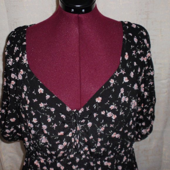 Torrid ditzy floral crinkle cut gauze puff sleeve peasant dress size 2X - Picture 2 of 15